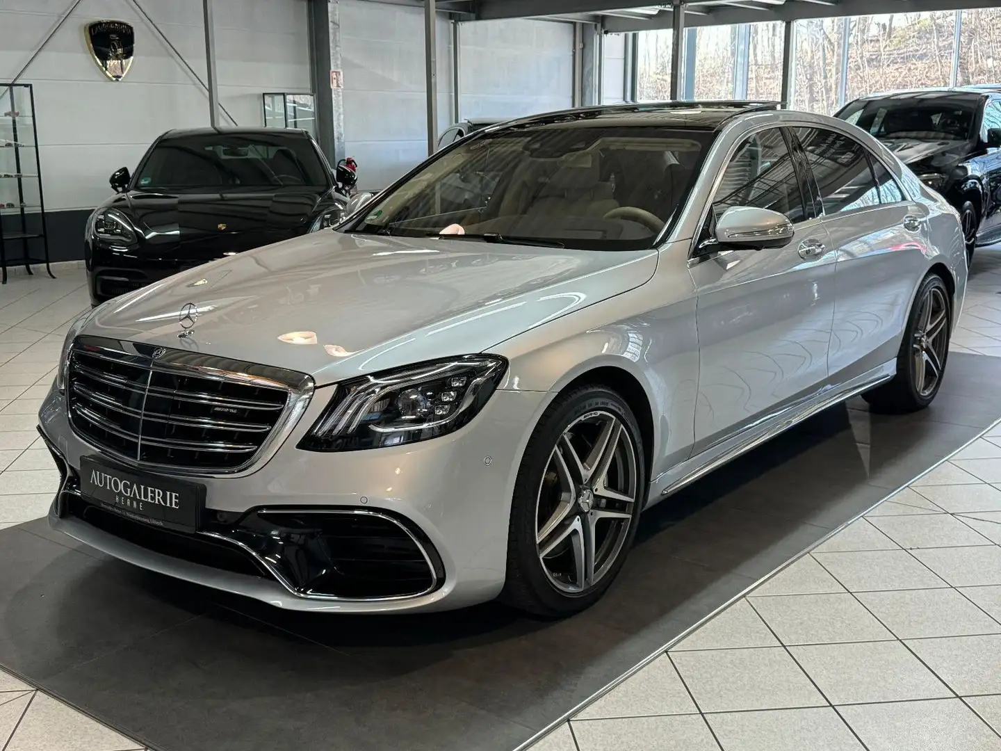 Mercedes-Benz S 63 AMG 4M+ LANG*EXCLUSIVE*PANO*HUD*3XTV*VOLLL srebrna - 1