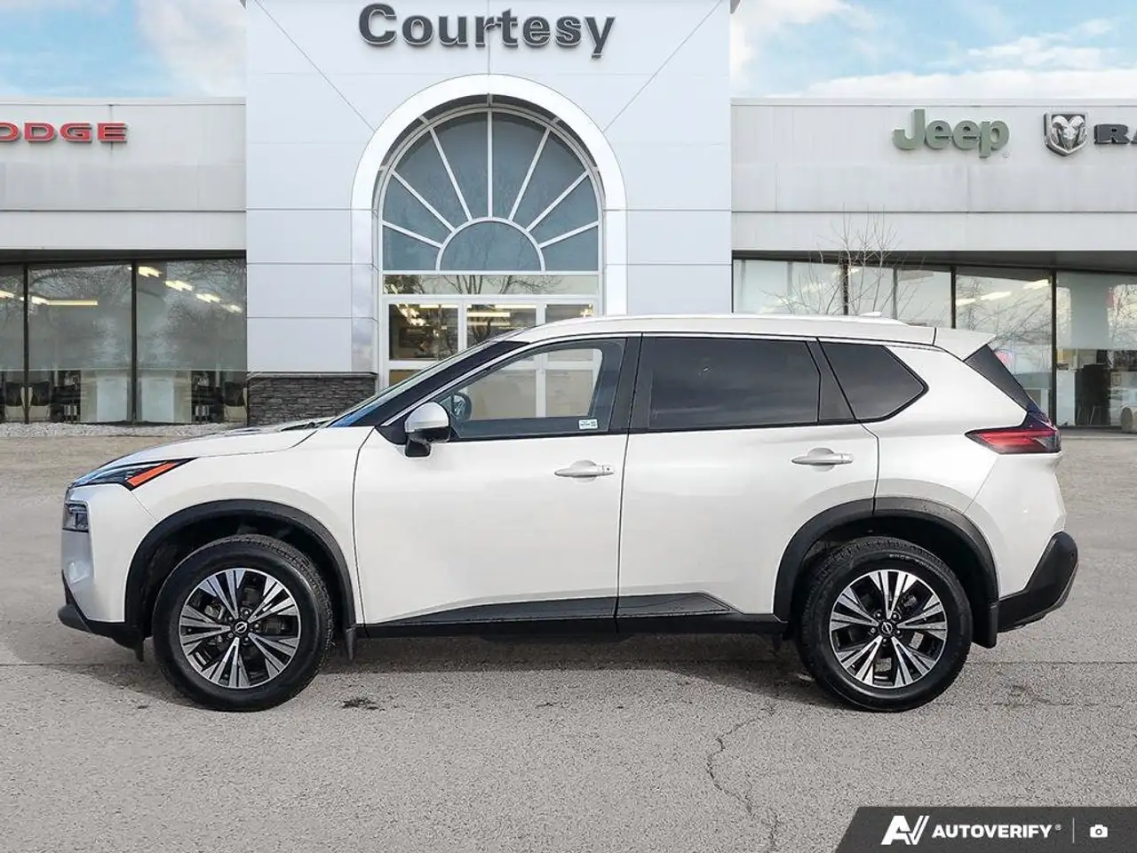 Nissan Rogue снимка Nissan Rogue