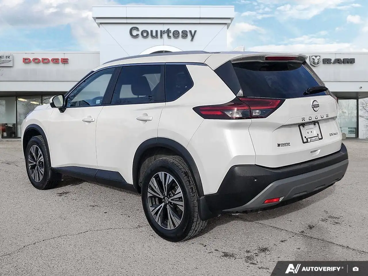 Nissan Rogue снимка Nissan Rogue