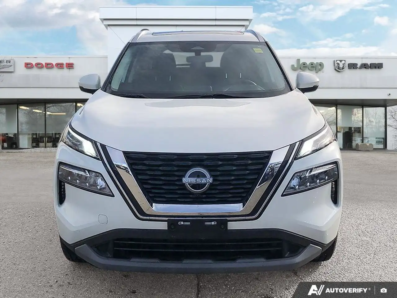 Nissan Rogue снимка Nissan Rogue
