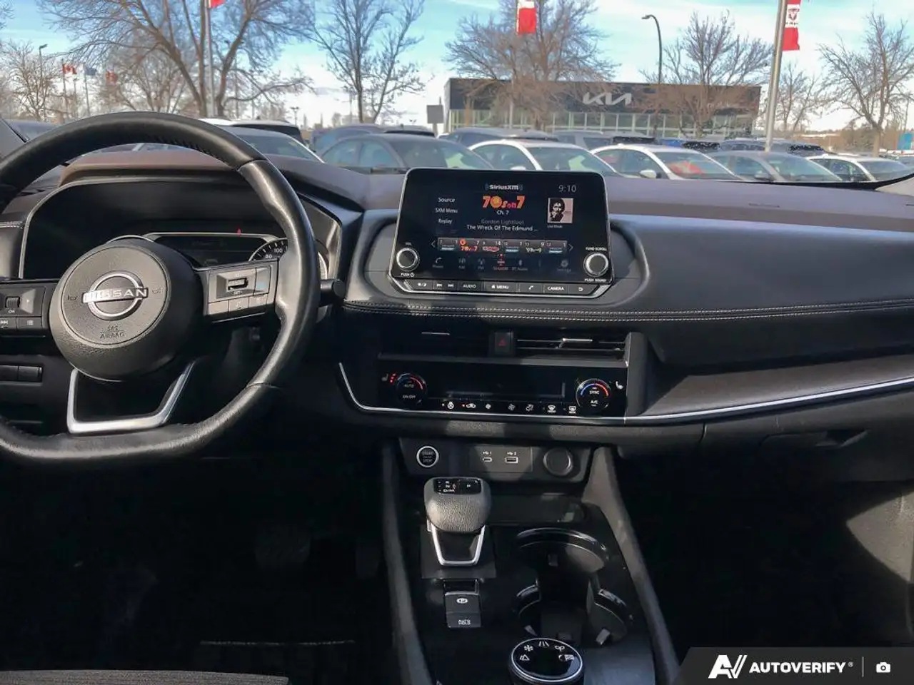 Nissan Rogue снимка Nissan Rogue
