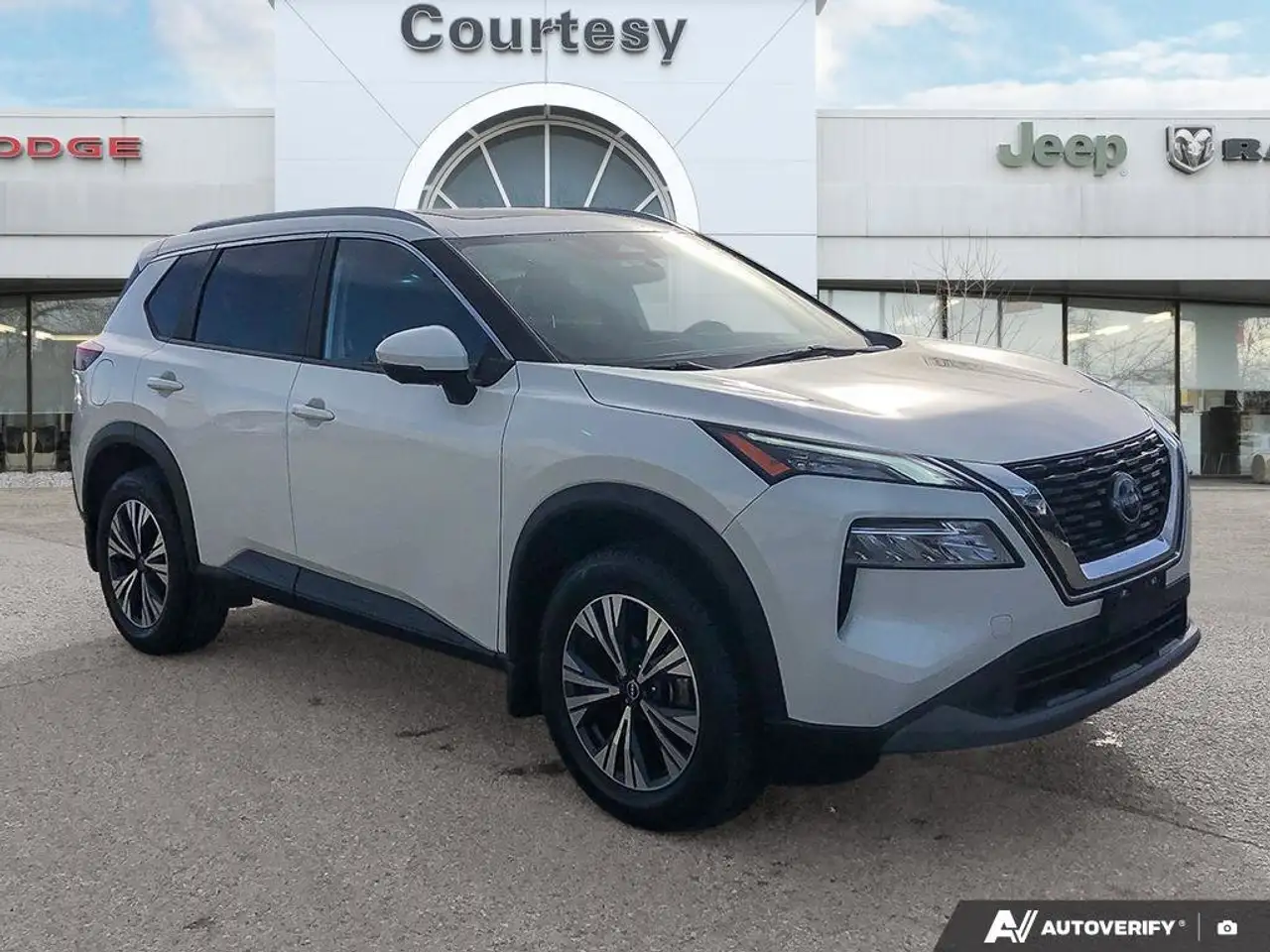 Nissan Rogue снимка Nissan Rogue