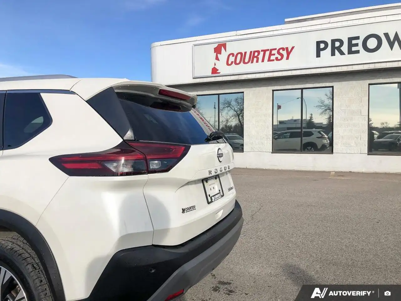 Nissan Rogue снимка Nissan Rogue