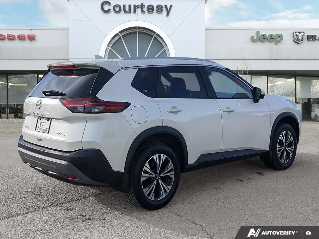 Nissan Rogue снимка Nissan Rogue