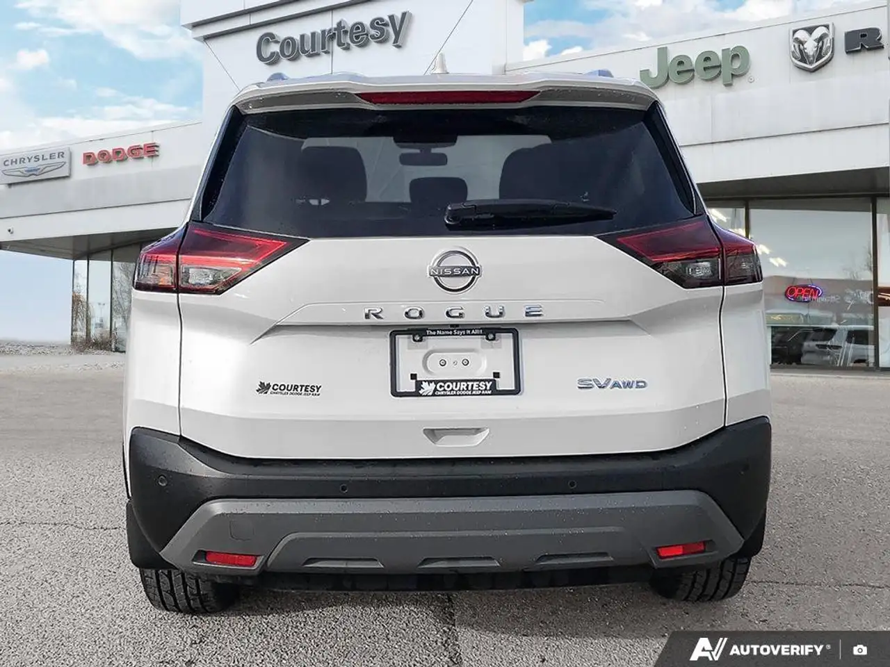 Nissan Rogue снимка Nissan Rogue