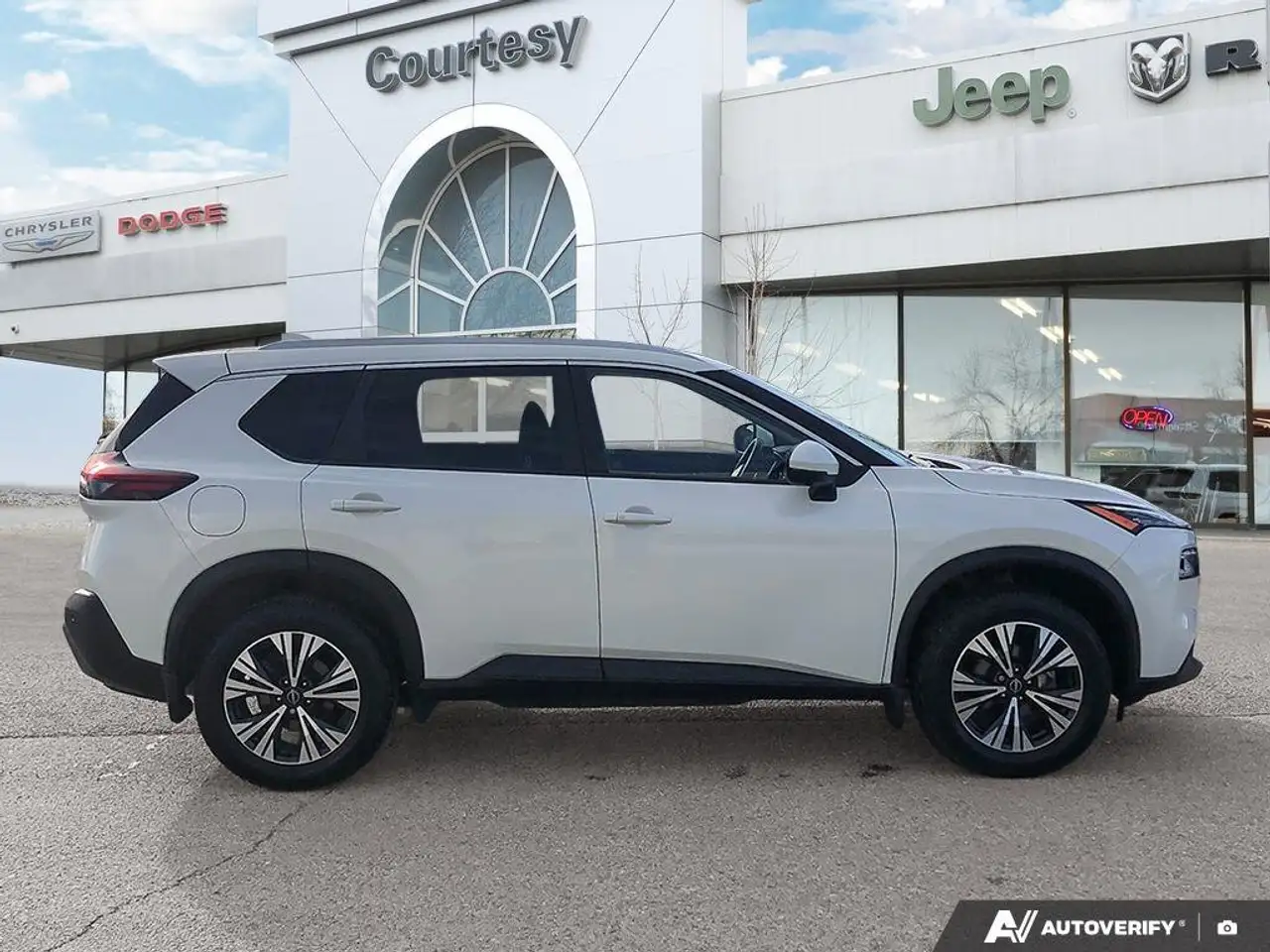 Nissan Rogue снимка Nissan Rogue