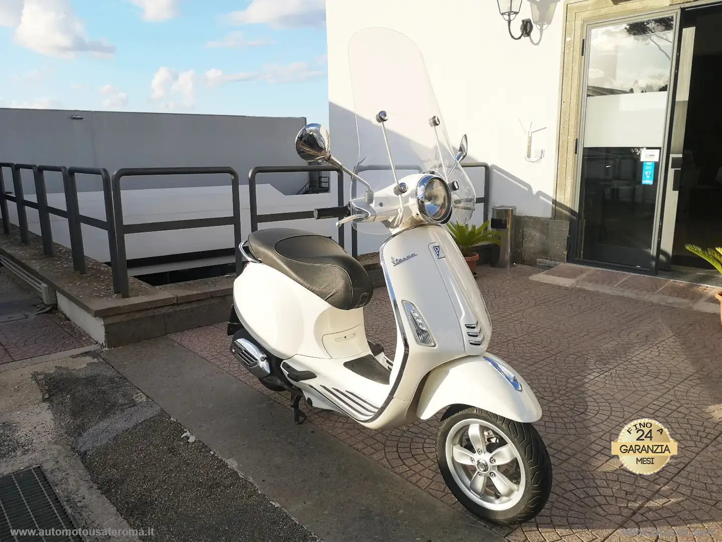 Piaggio Primavera Vespa 150 Primavera 3V I.E. RATE AUTO MOTO SCOOTER Weiß - 2