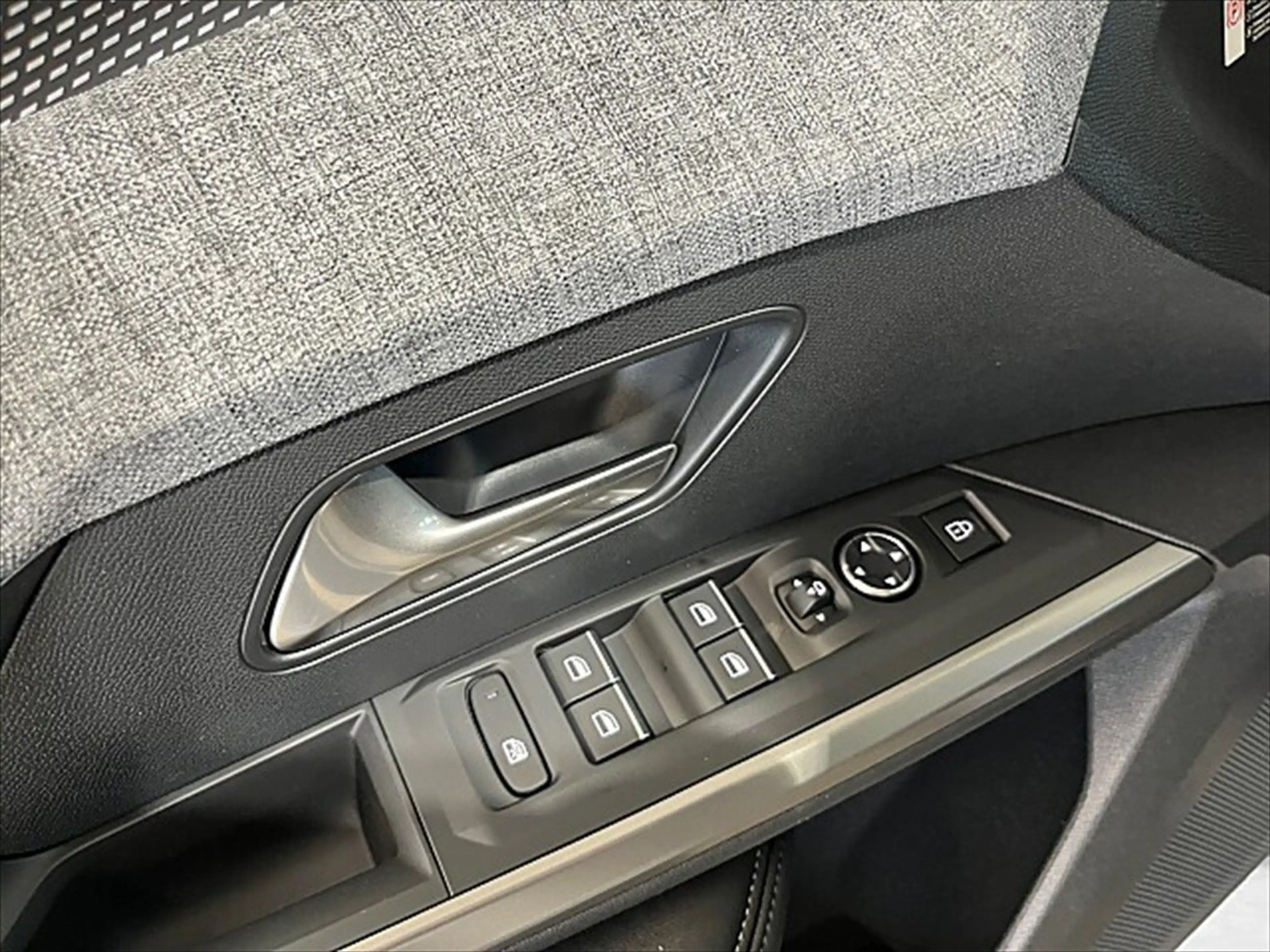 Peugeot 5008 1.2 145 GT Exclusive ACC Alcantara LED Navi — photo 12