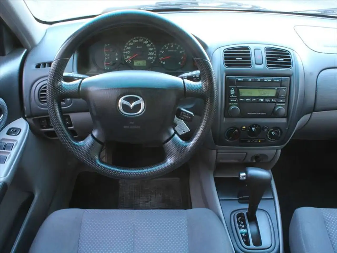 Mazda 323 F 5-tür Autom-Getriebe 1.Hd -ohne TÜV-, foto 5