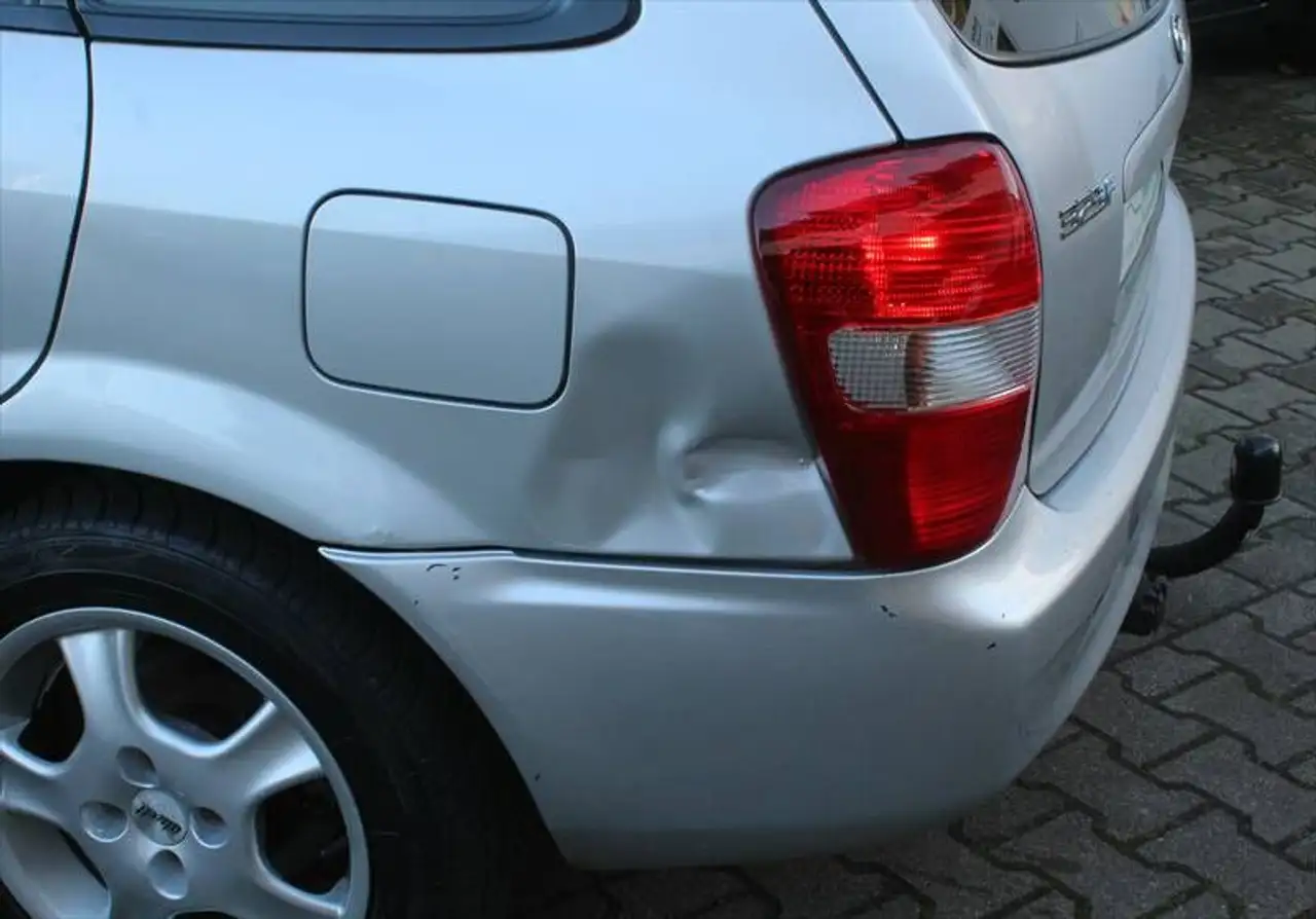 Mazda 323 F 5-tür Autom-Getriebe 1.Hd -ohne TÜV-, foto 4