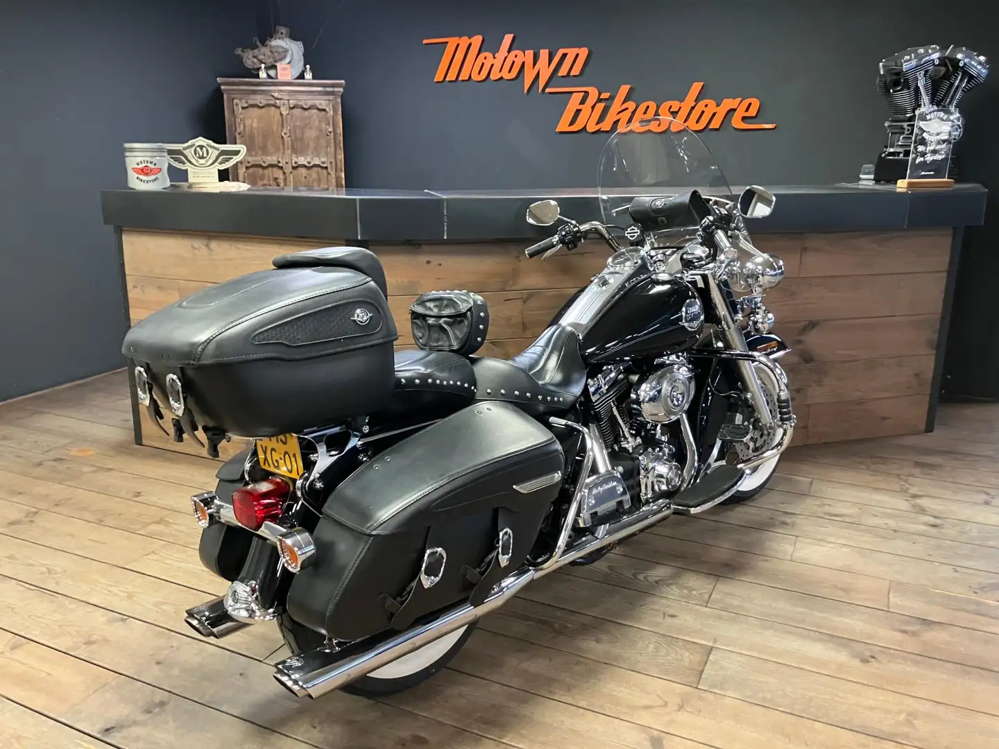 Harley-Davidson Road King FLHRC Roadking Classic Vance & Hines Topkoffer 5HD Zwart - 2