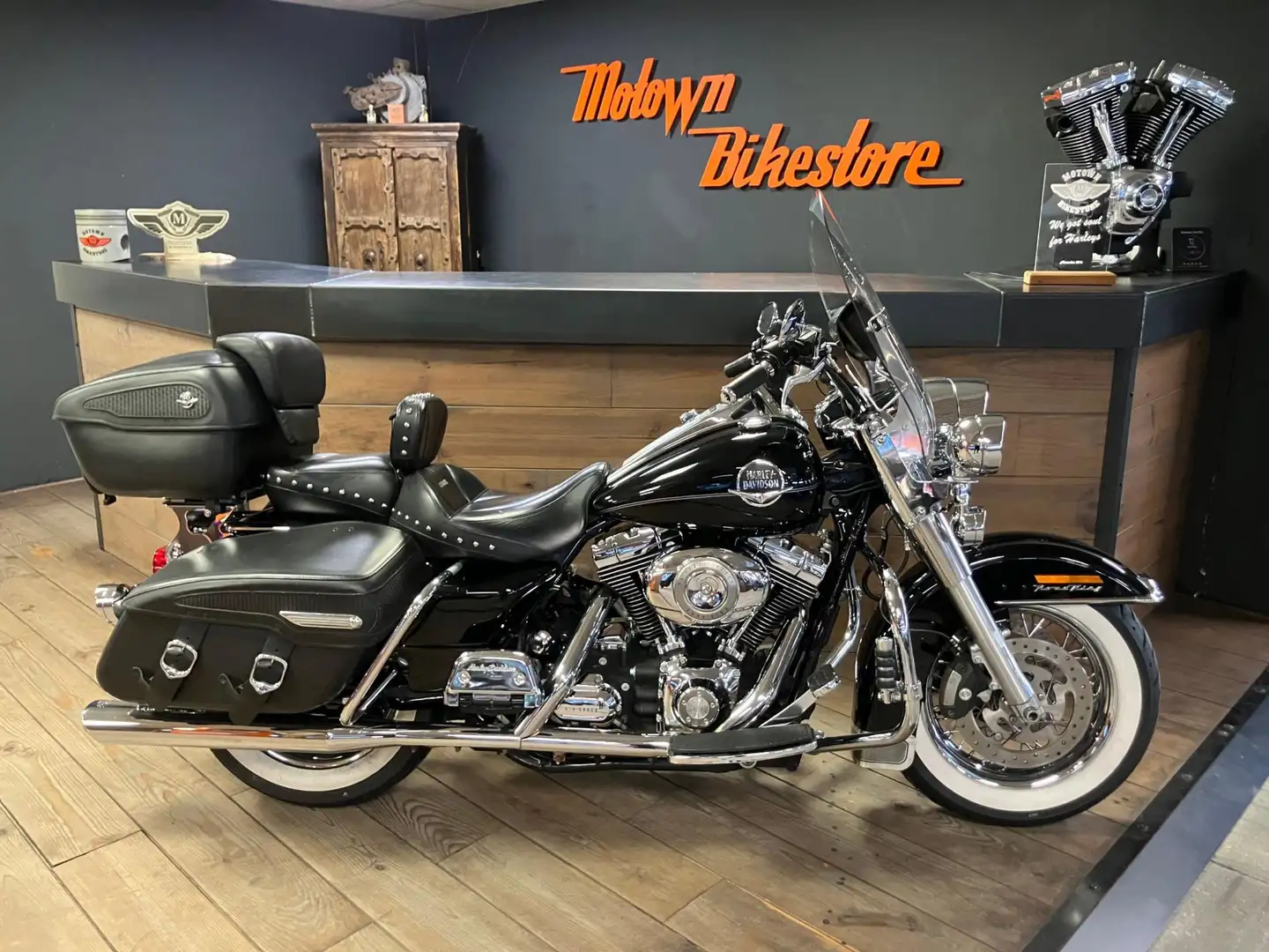 Harley-Davidson Road King FLHRC Roadking Classic Vance & Hines Topkoffer 5HD Zwart - 1