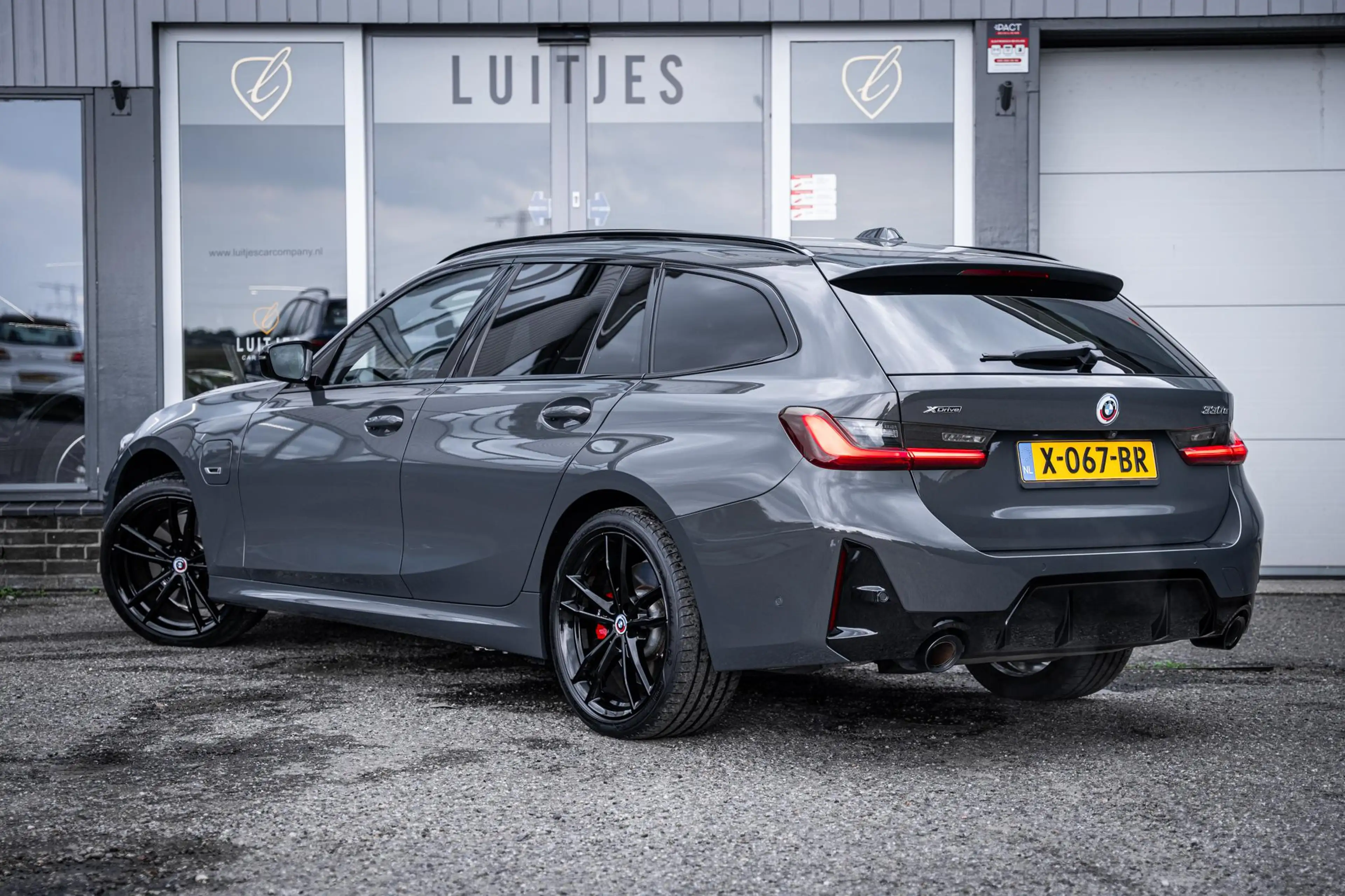 BMW 330 3-serie Touring 330e xDrive M-Sport Pro Pano-dak|D — photo 15