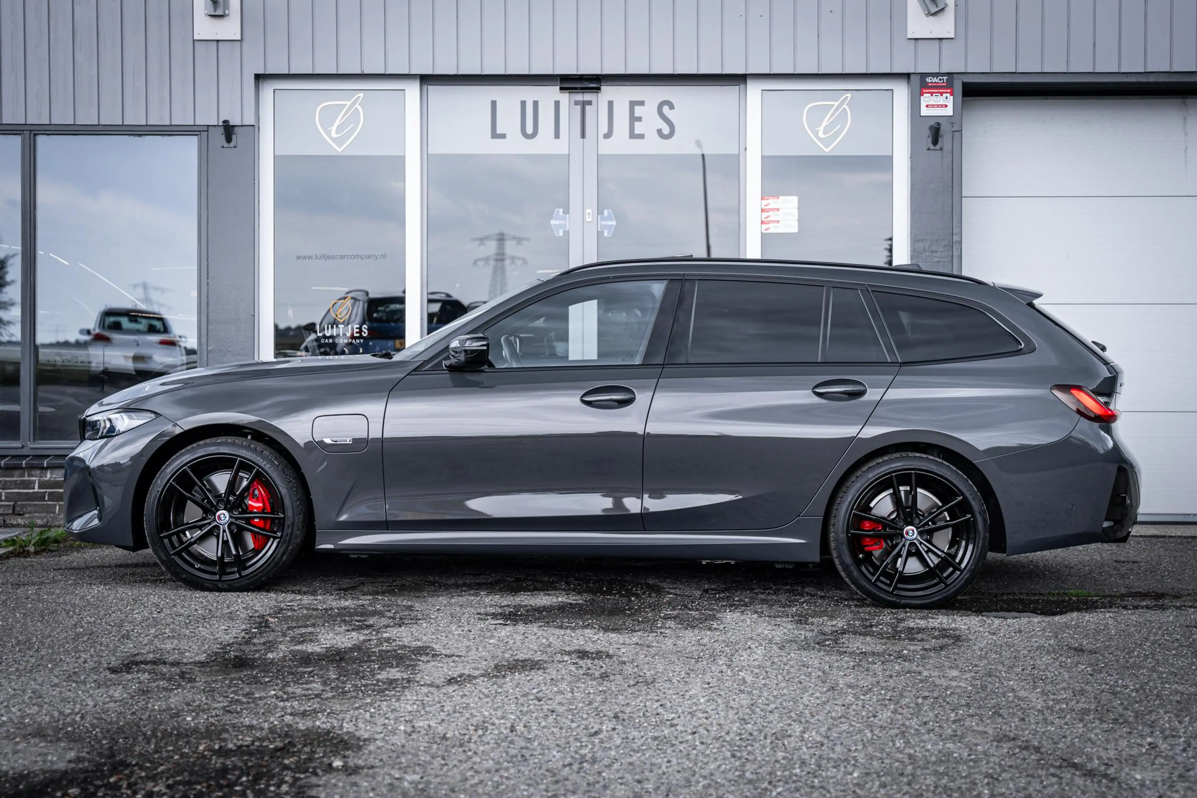 BMW 330 3-serie Touring 330e xDrive M-Sport Pro Pano-dak|D — photo 16