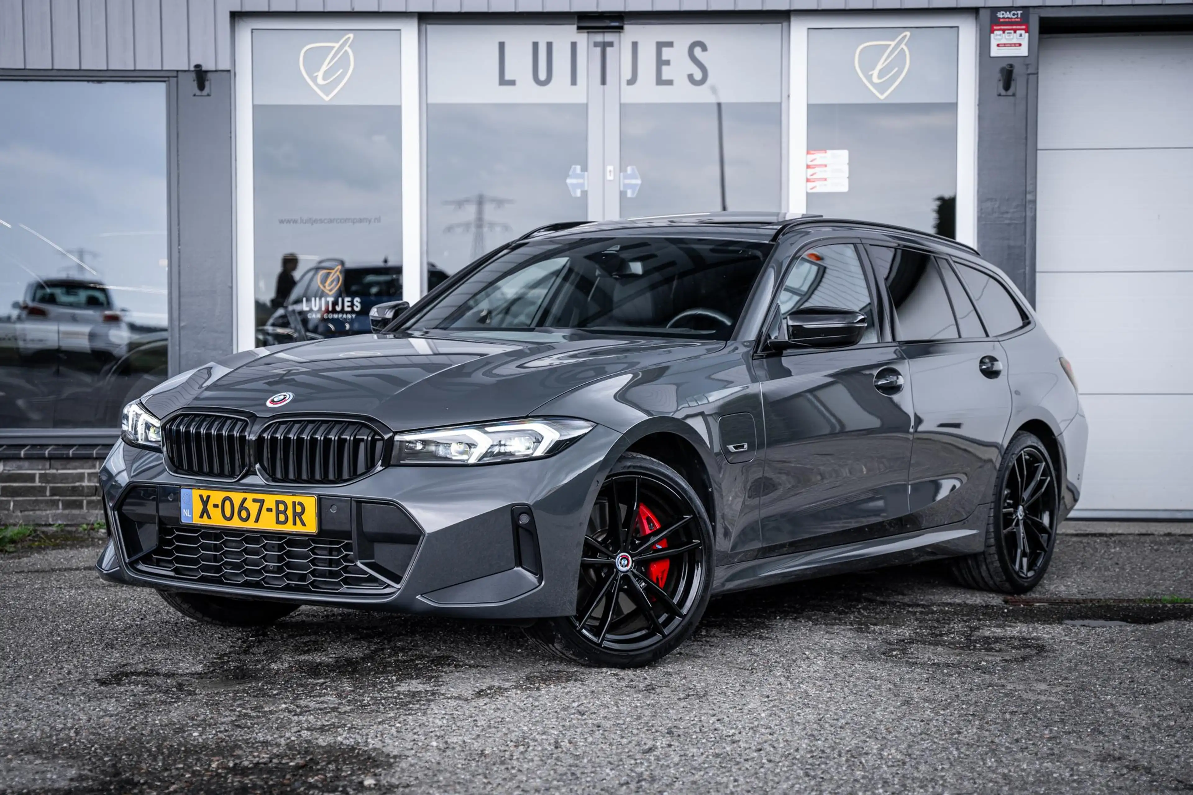 BMW 330 3-serie Touring 330e xDrive M-Sport Pro Pano-dak|D — photo 18