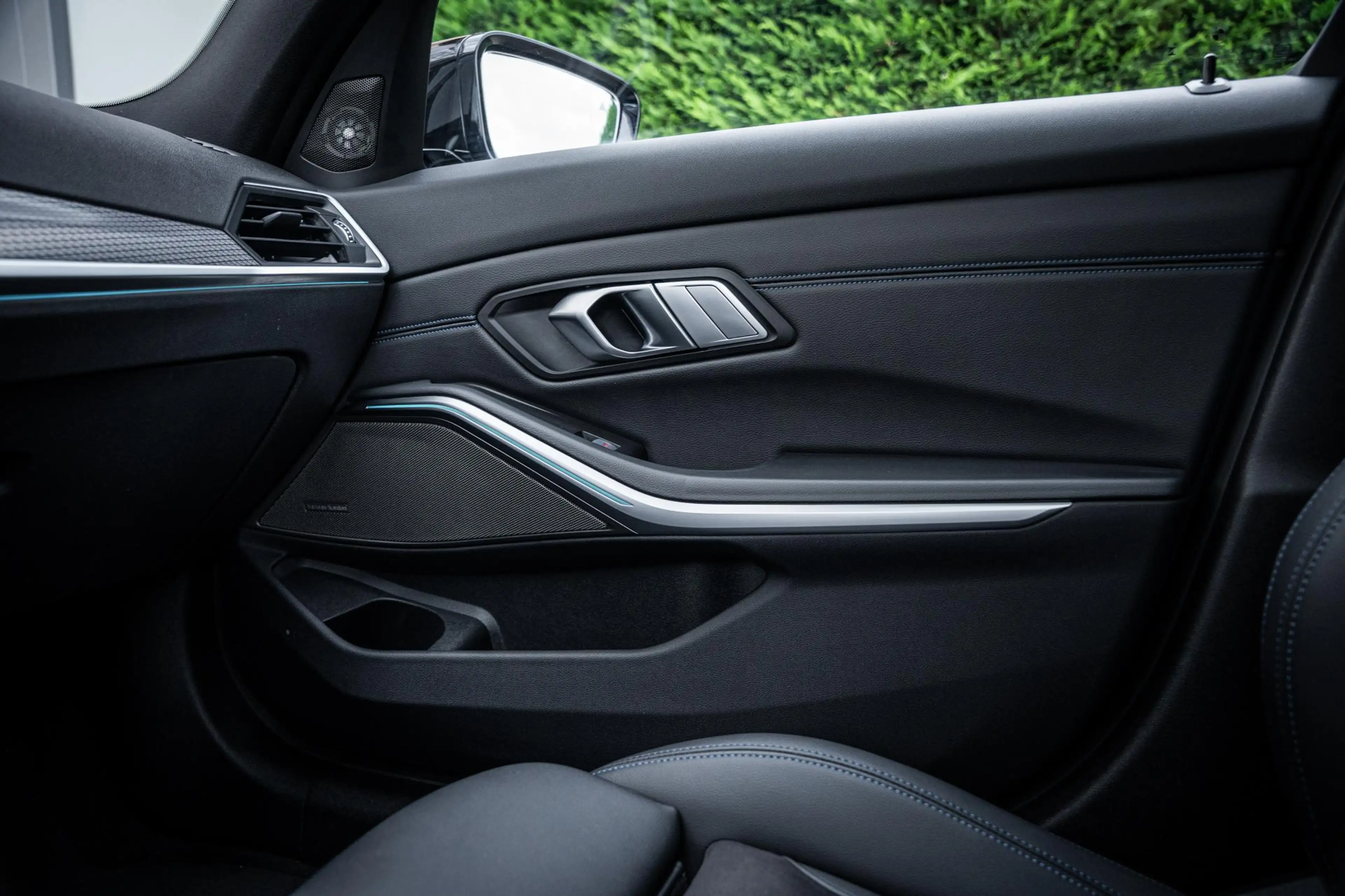BMW 330 3-serie Touring 330e xDrive M-Sport Pro Pano-dak|D — photo 42
