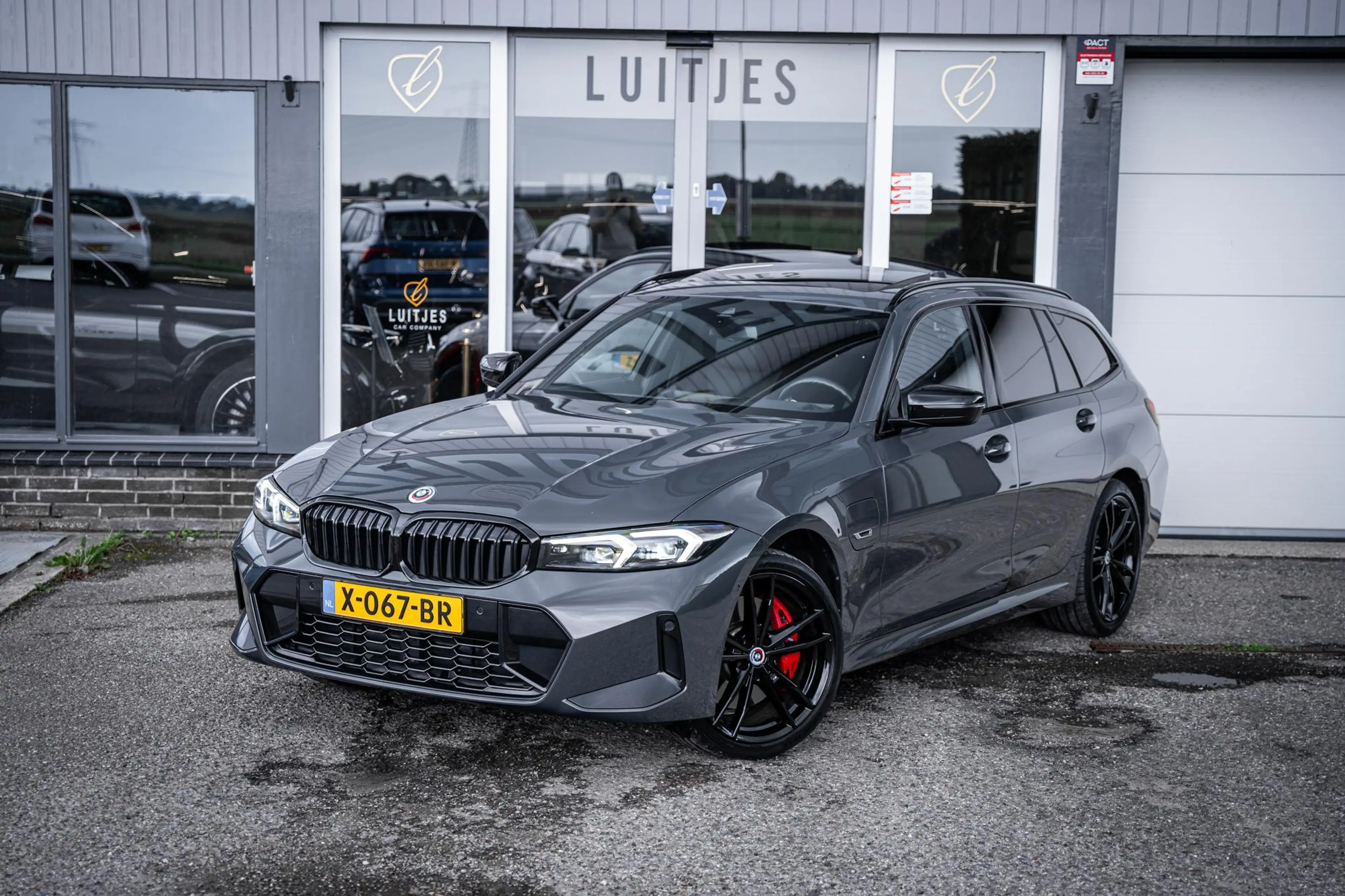 BMW 330 3-serie Touring 330e xDrive M-Sport Pro Pano-dak|D — photo 21
