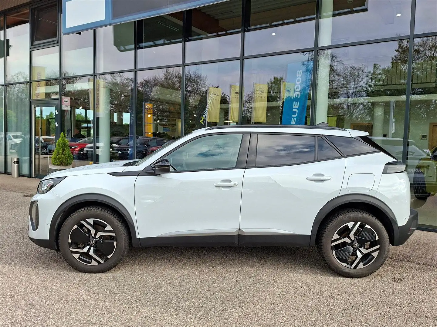 Peugeot 2008 Hybrid 145 e-DCS6 Allure Weiß - 2