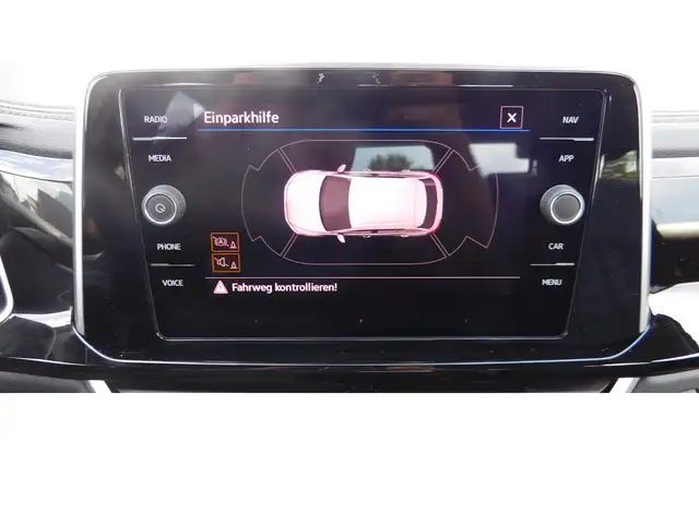 Volkswagen T-Roc view 6