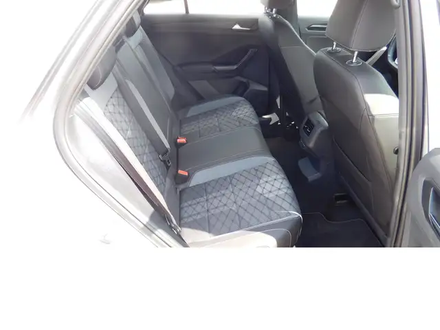 Volkswagen T-Roc view 12