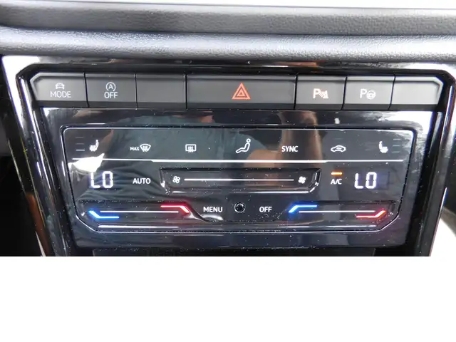 Volkswagen T-Roc view 7