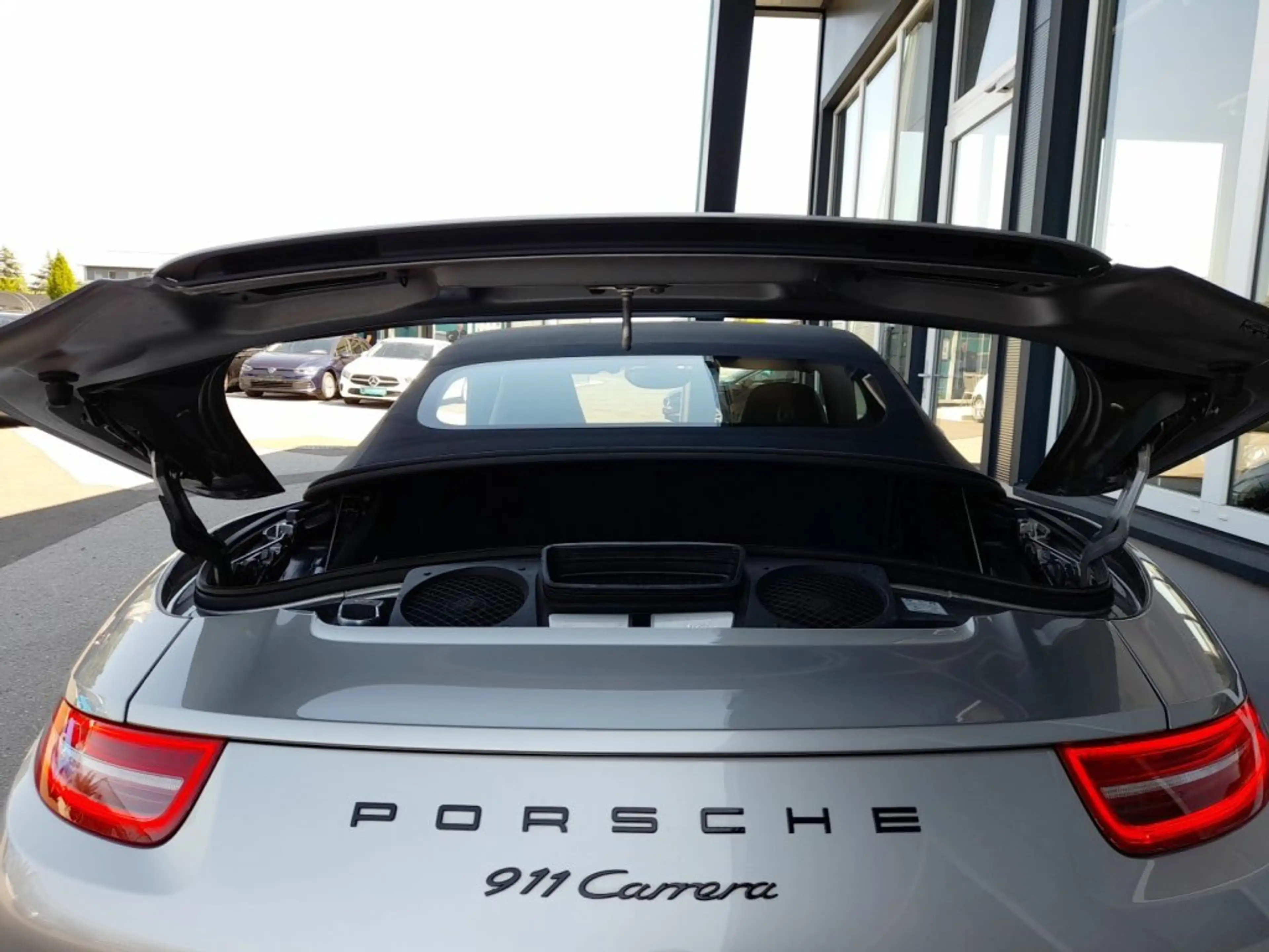 Porsche 911 Carrera Cabrio SPORT-CHRONO / WENIG KM — photo 12