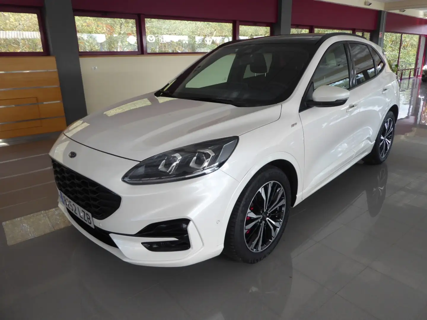 Ford Kuga 2.5 Duratec FHEV ST-Line X 4x2 Aut. Wit - 2