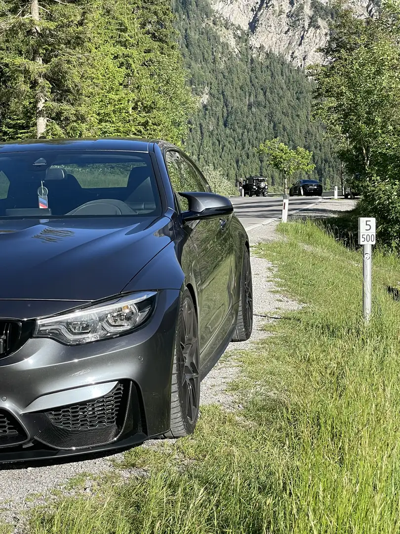 BMW M4 M Performance Grau - 1