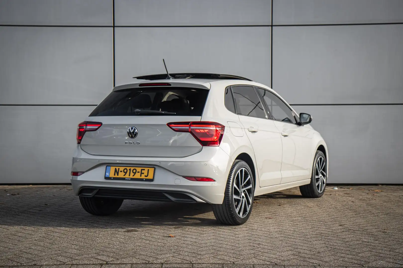 Volkswagen Polo 1.0 TSI 95pk DSG Style | Panoramadak | 17" Velgen Gris - 2