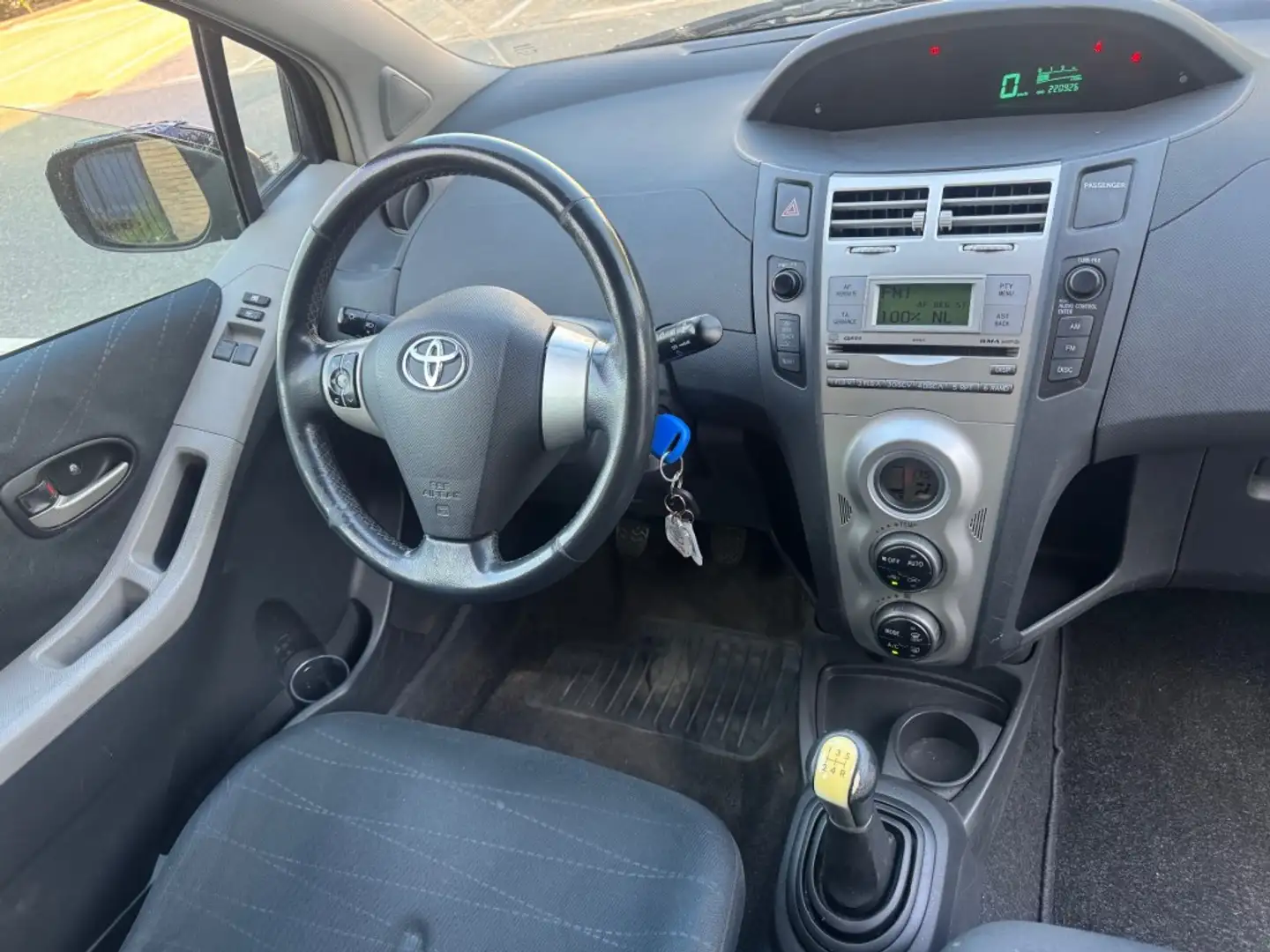 Toyota Yaris 1.3 VVTi Luna 5DRS CLIMA LMV NAP APK 9-2025 Zwart - 2