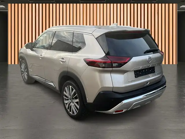 Nissan X-Trail view 4