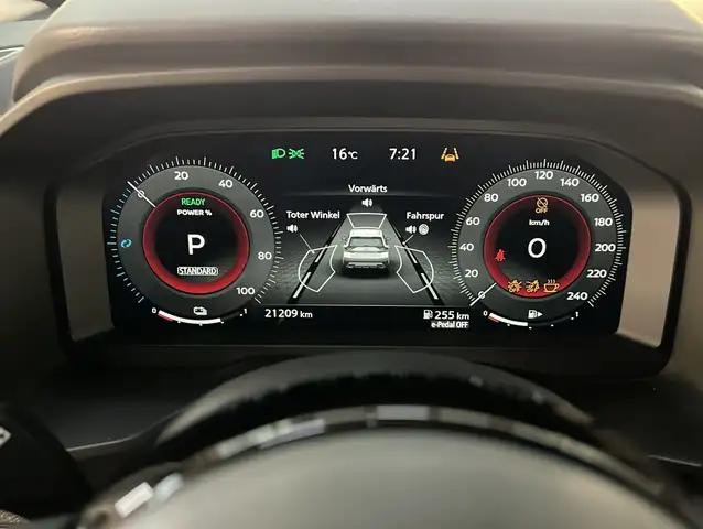 Nissan X-Trail view 6