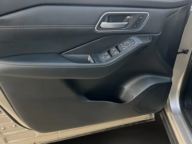 Nissan X-Trail view 25