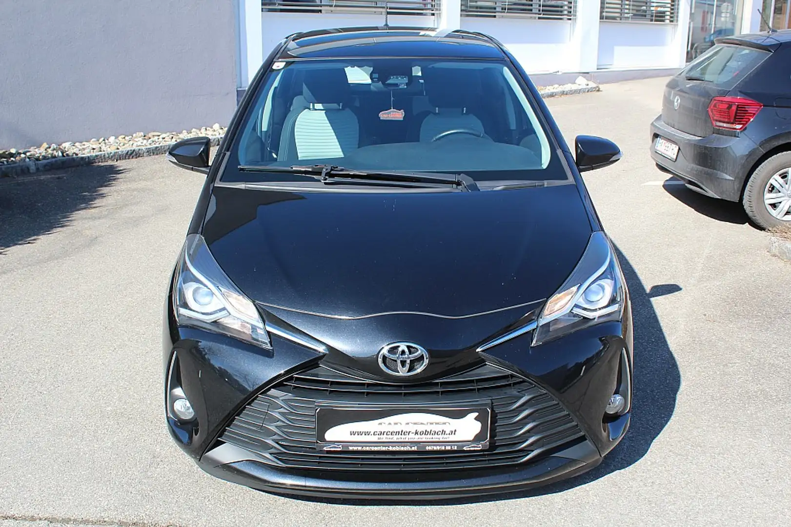 Toyota Yaris 1,0 VVT-i Active Schwarz - 2