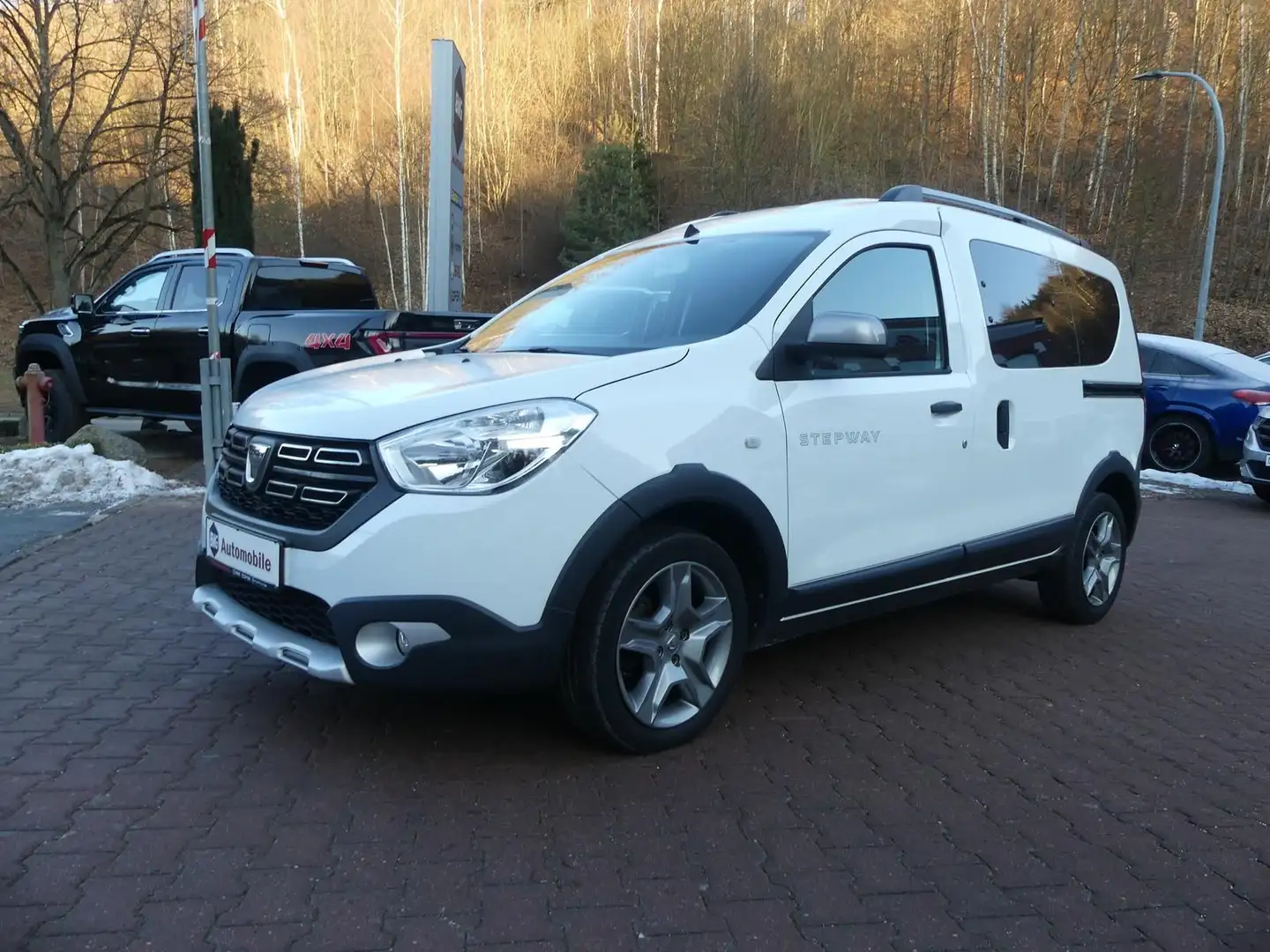 Dacia Dokker Stepway*1.5*AHK*PDC*Temp*DAB*Bluetooth Weiß - 1