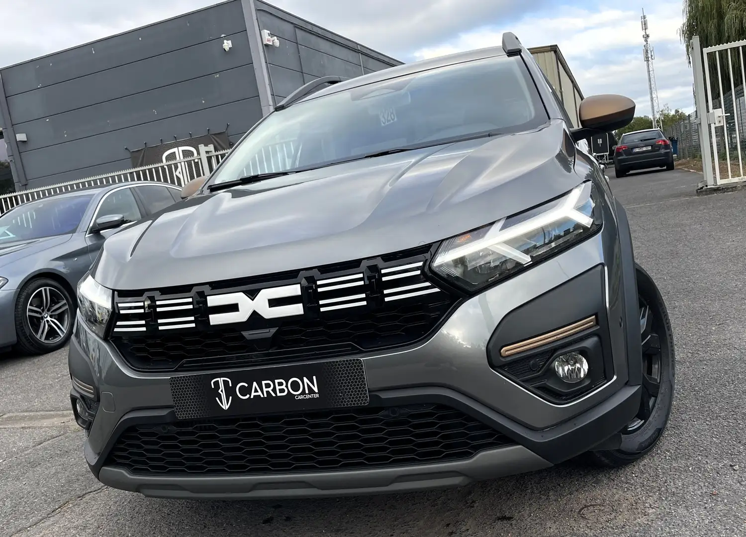 Dacia Jogger 1.0 TCe Extreme 5pl. KEYLESS/CAMERA/CRUISE/CARPLAY Grijs - 1