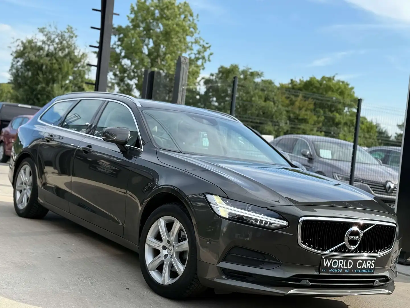 Volvo V90 2.0 D3 Geartronic DISTRO/ NAVI/ LINE ASS./ GARANTI Gris - 2