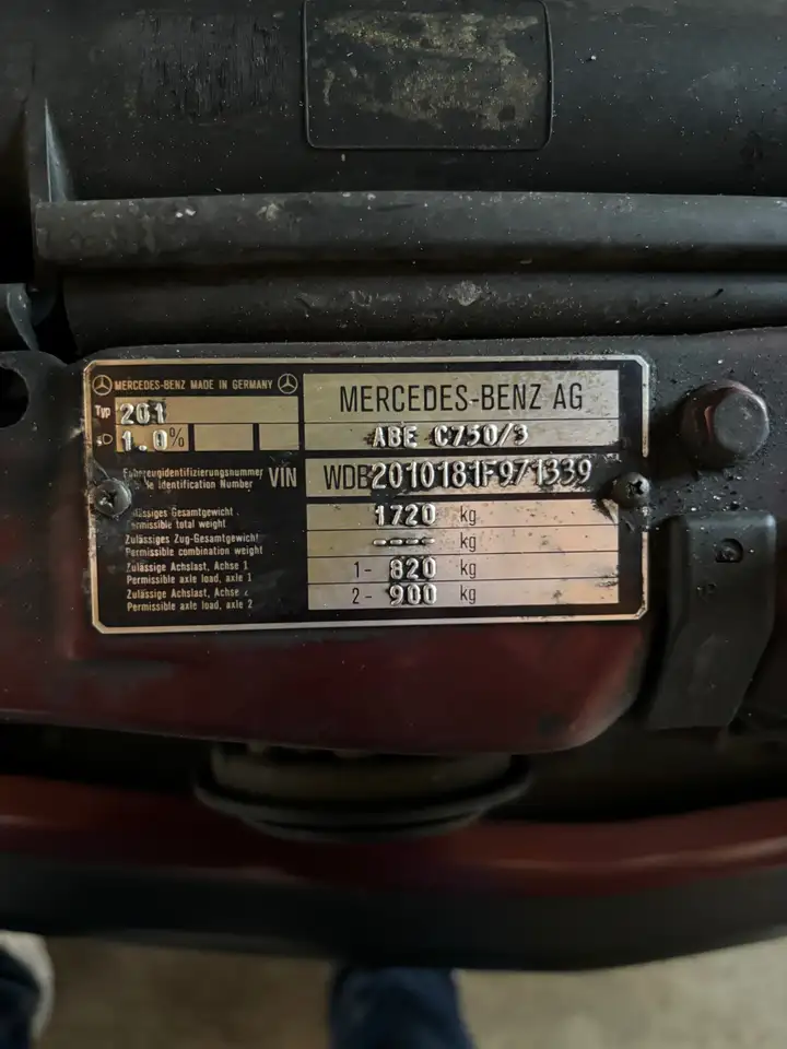 Mercedes-Benz 190 E 1.8 Avantgarde rosso, foto 3