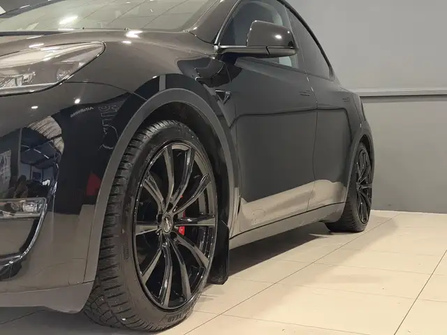Tesla Model Y view 24