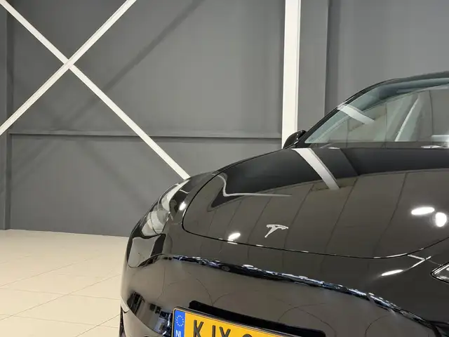 Tesla Model Y view 8