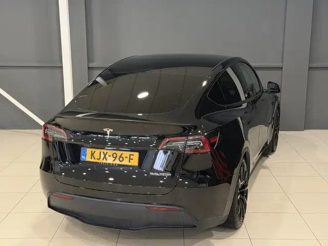 Tesla Model Y view 4