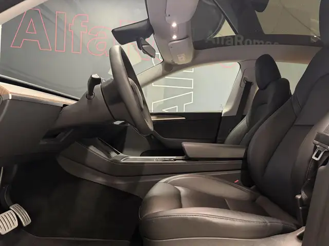 Tesla Model Y view 17
