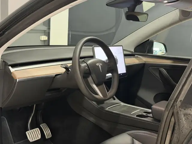 Tesla Model Y view 15