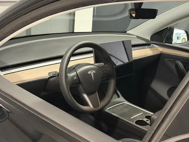 Tesla Model Y view 3