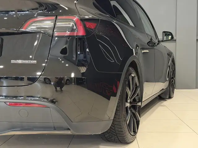 Tesla Model Y view 28