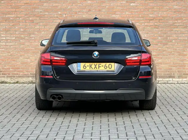 BMW 5 Series view 8