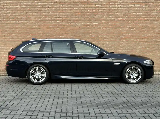 BMW 5 Series view 9