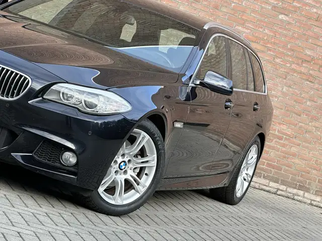 BMW 5 Series view 6
