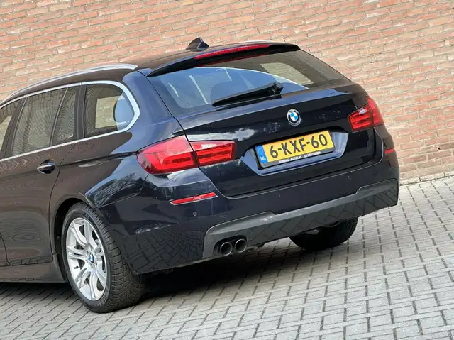 BMW 5 Series view 13