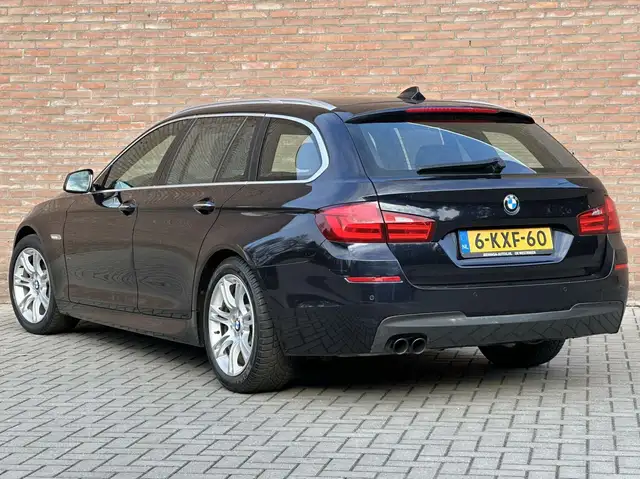 BMW 5 Series view 3